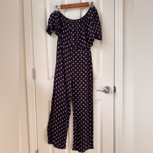 Flynn Skye Ruffle Off shoulder Floral Jumpsuit Small Black - Picture 9 of 9